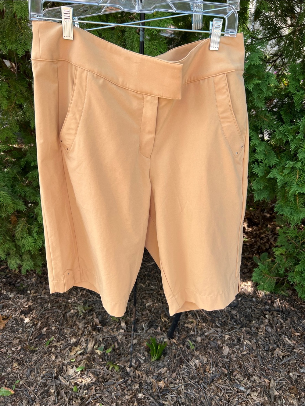 Tail Women's light weight  Bermuda Shorts size 12